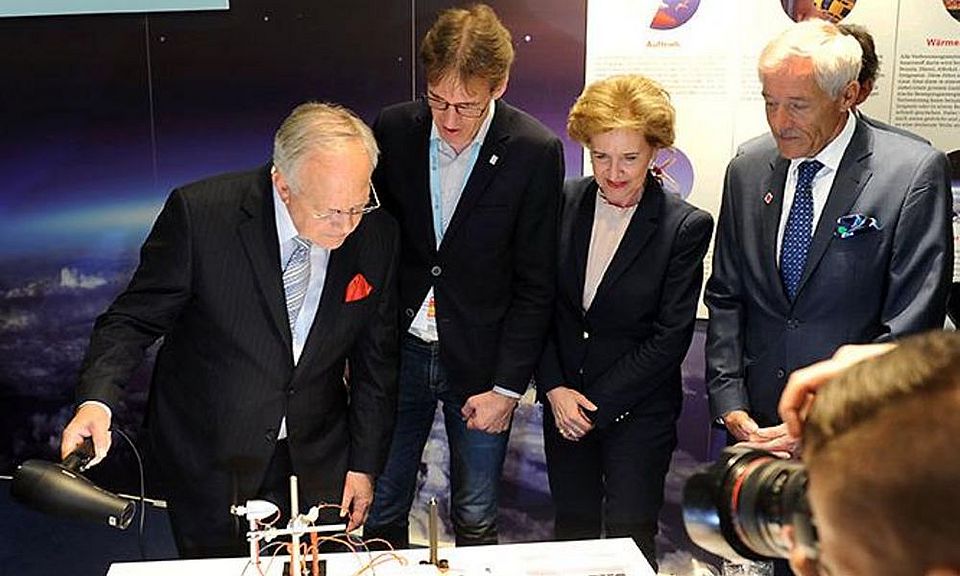 Federal Councillor Schneider-Ammann visits University of Basel at Muba 