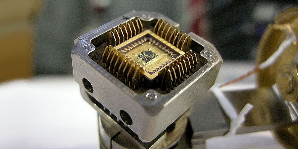 New mechanism of electron spin relaxation observed 